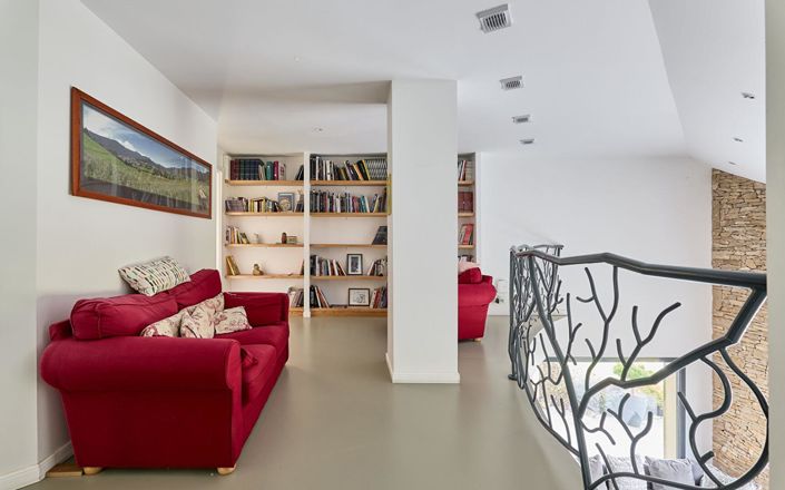 Image No.15-6 Bed Property for sale