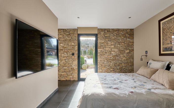 Image No.9-6 Bed Property for sale