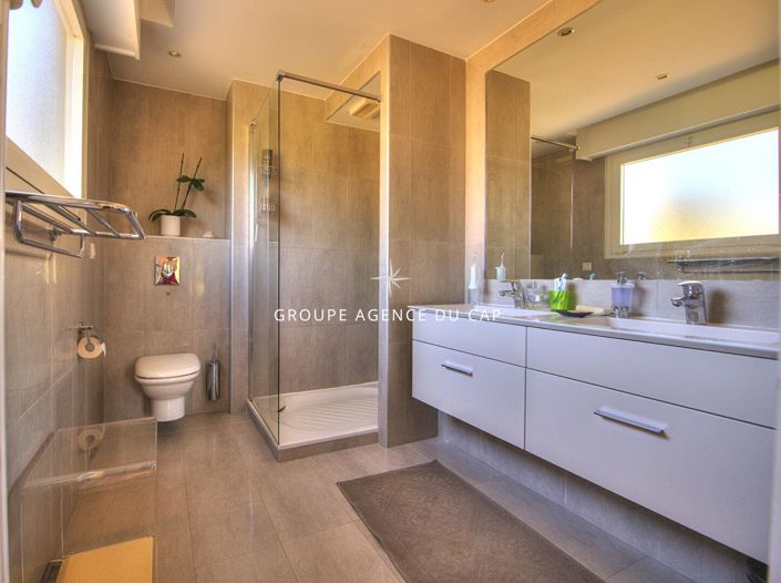 Image No.11-3 Bed Apartment for sale