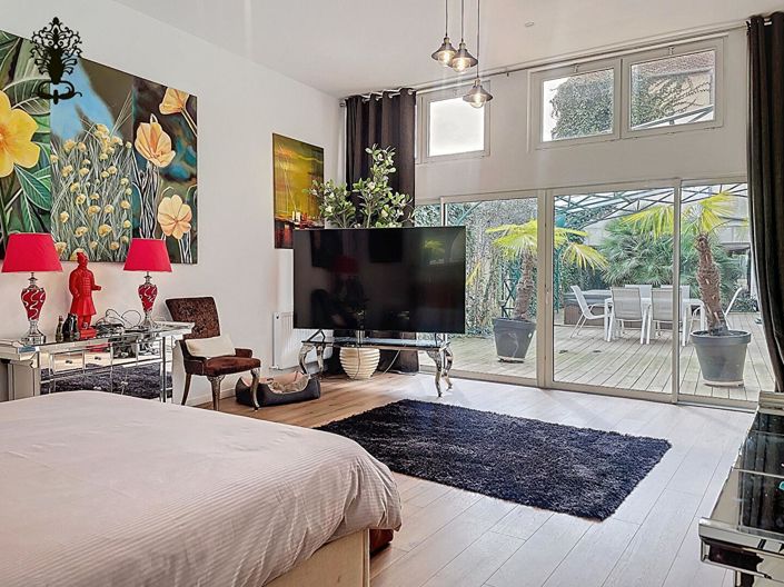 Image No.5-2 Bed House for sale