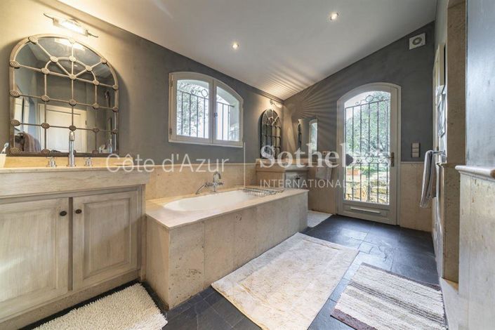 Image No.6-4 Bed Property for sale