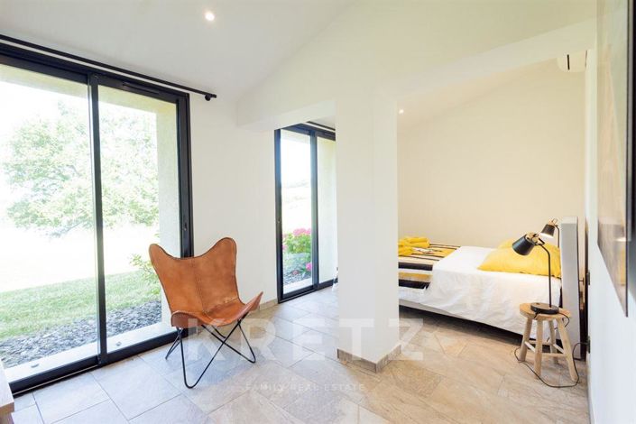 Image No.10-6 Bed House for sale