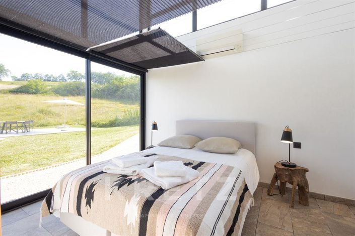 Image No.11-6 Bed House for sale