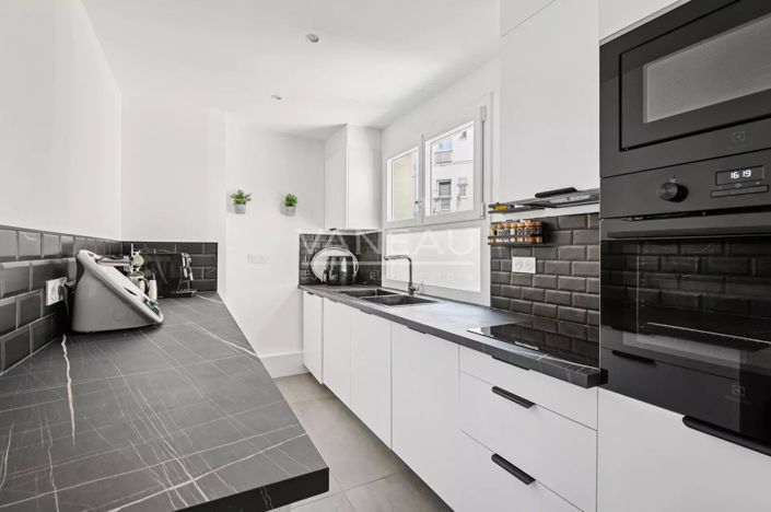 Image No.10-3 Bed Apartment for sale