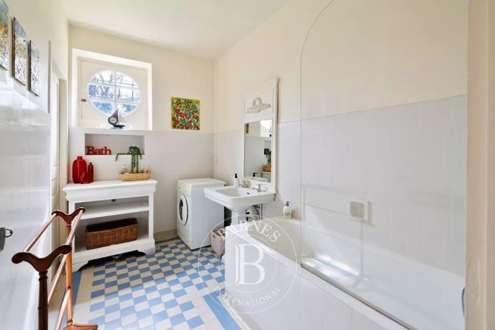 Image No.8-3 Bed House for sale