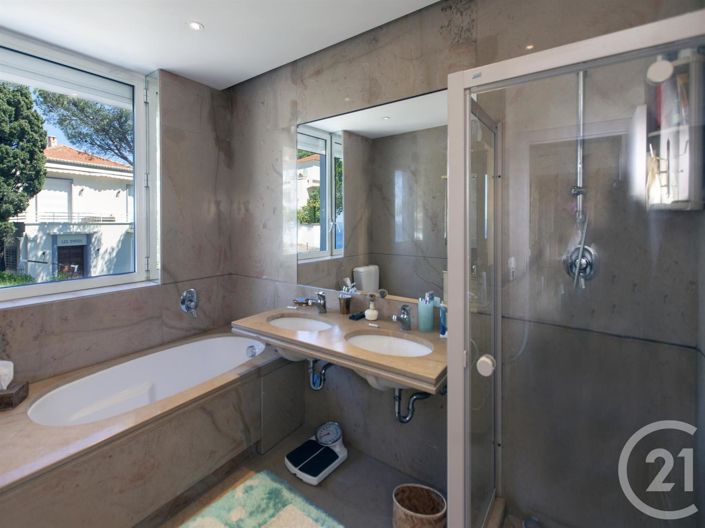 Image No.10-6 Bed House for sale