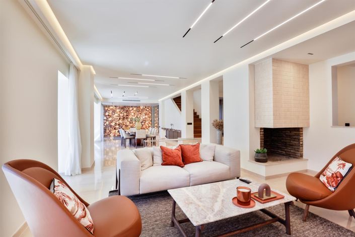 Image No.6-5 Bed House for sale