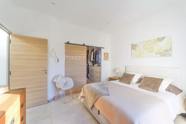 Image No.17-4 Bed House for sale