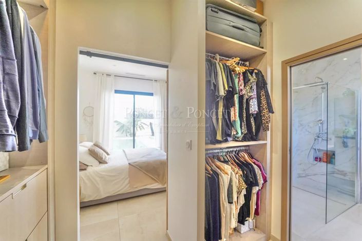 Image No.18-4 Bed House for sale