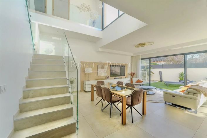 Image No.5-4 Bed House for sale