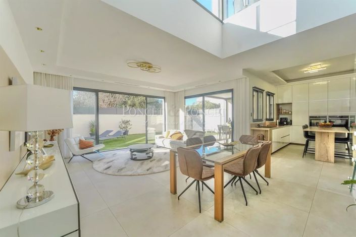 Image No.6-4 Bed House for sale