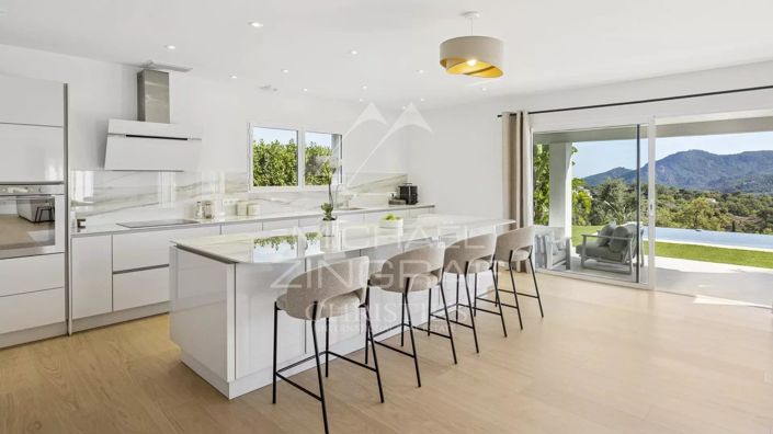 Image No.7-4 Bed House for sale