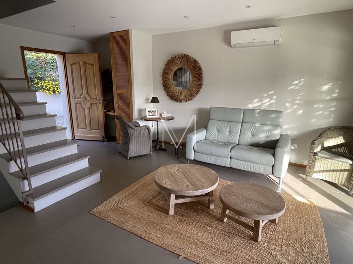 Image No.8-4 Bed House for sale