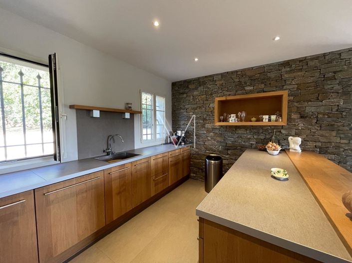 Image No.9-4 Bed House for sale