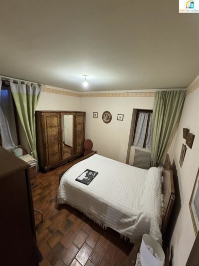 Image No.10-5 Bed House for sale