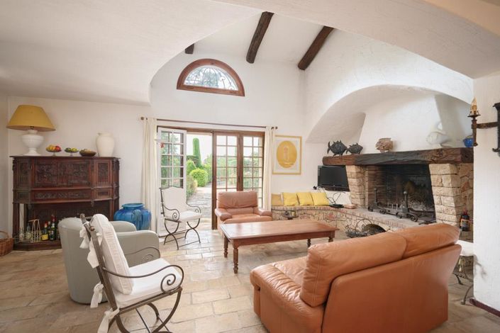 Image No.10-6 Bed House for sale