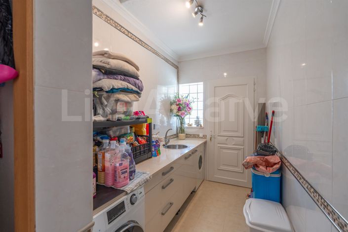 Image No.34-3 Bed House for sale