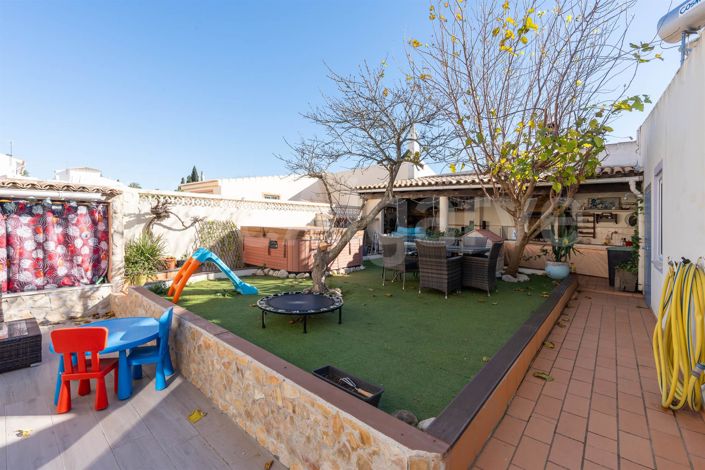 Image No.10-3 Bed House for sale