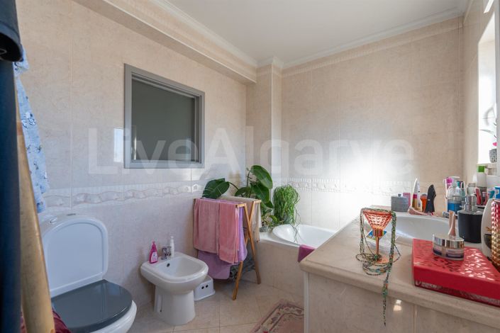 Image No.24-3 Bed House for sale