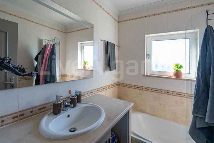 Image No.31-3 Bed House for sale