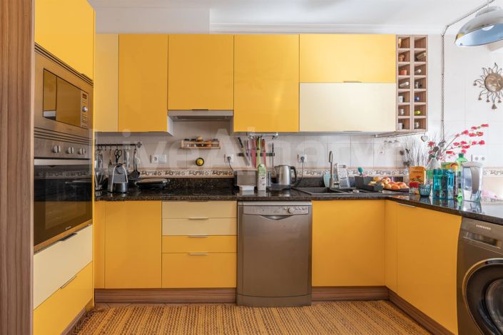 Image No.8-3 Bed House for sale