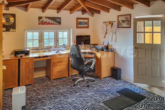 Image No.24-6 Bed House for sale