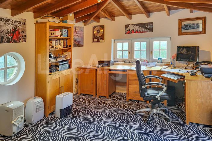 Image No.25-6 Bed House for sale