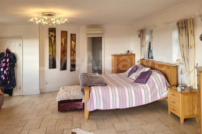 Image No.26-6 Bed House for sale