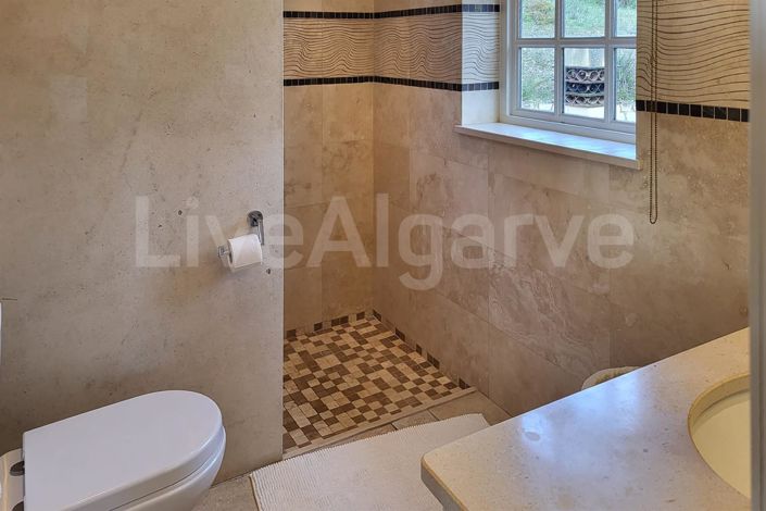 Image No.27-6 Bed House for sale