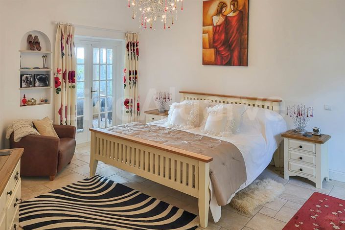 Image No.34-6 Bed House for sale