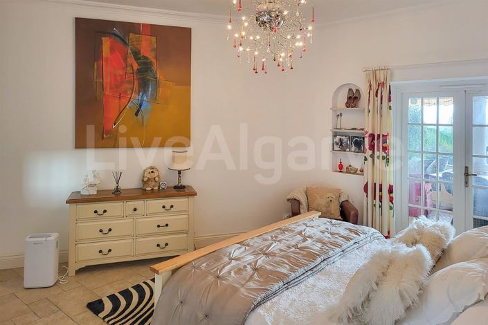 Image No.35-6 Bed House for sale