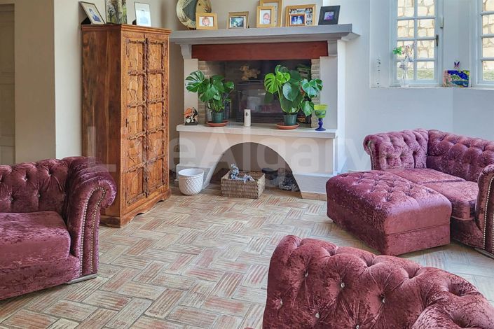 Image No.37-6 Bed House for sale