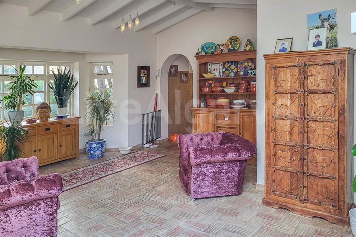 Image No.38-6 Bed House for sale