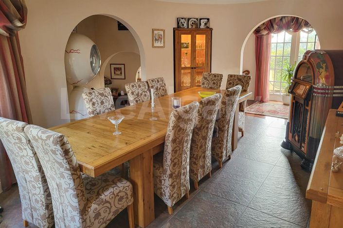 Image No.42-6 Bed House for sale