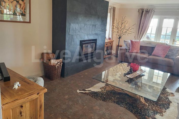 Image No.49-6 Bed House for sale