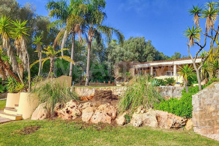 Image No.8-6 Bed House for sale