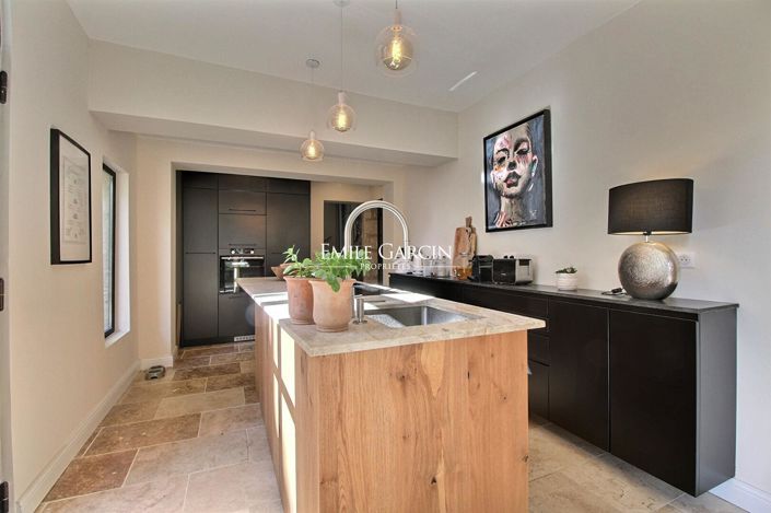 Image No.9-7 Bed House for sale