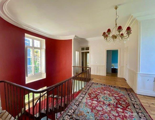 Image No.13-8 Bed Property for sale