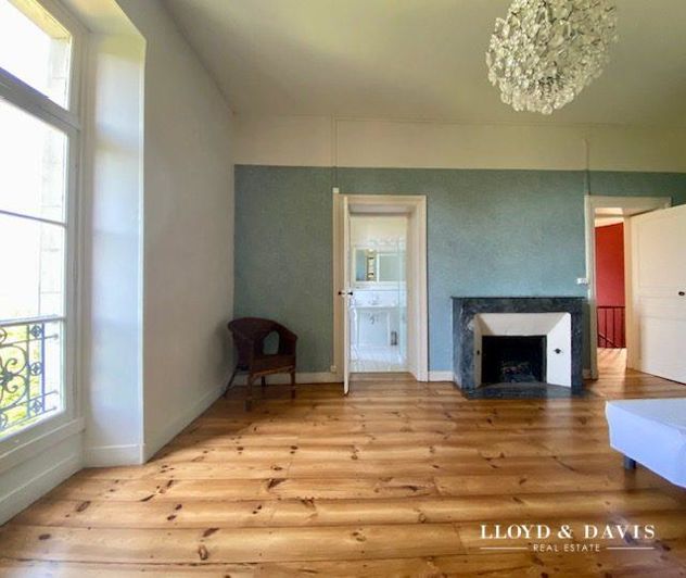 Image No.14-8 Bed Property for sale