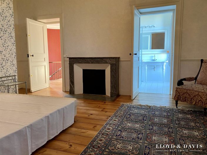 Image No.16-8 Bed Property for sale