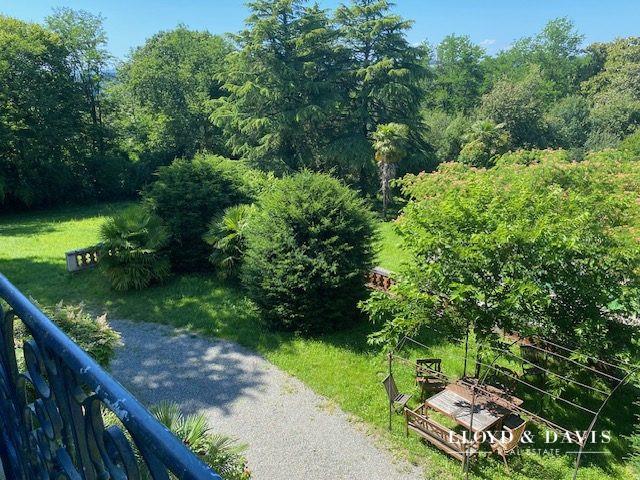 Image No.17-8 Bed Property for sale