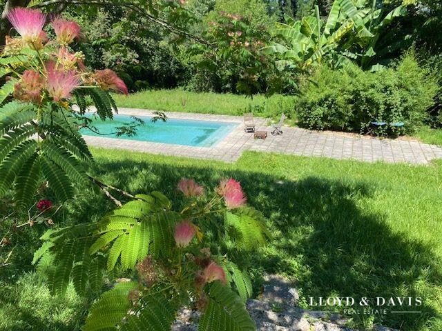 Image No.22-8 Bed Property for sale