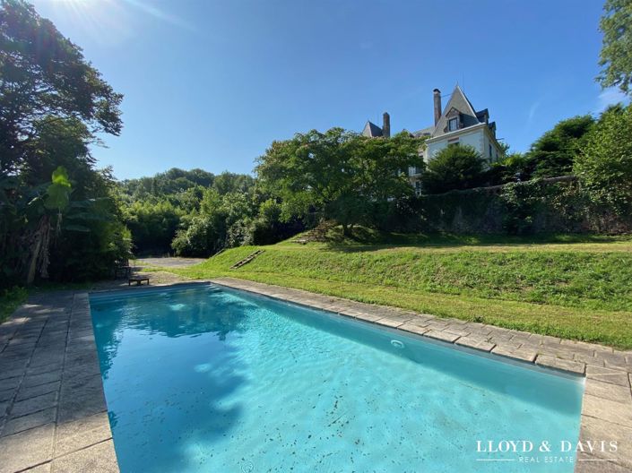 Image No.23-8 Bed Property for sale