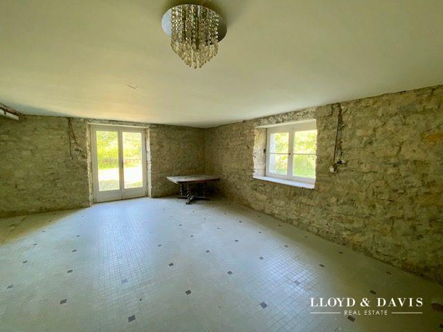 Image No.27-8 Bed Property for sale