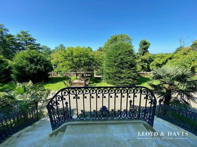 Image No.5-8 Bed Property for sale