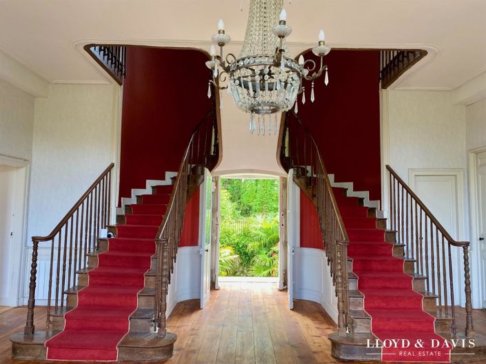 Image No.8-8 Bed Property for sale