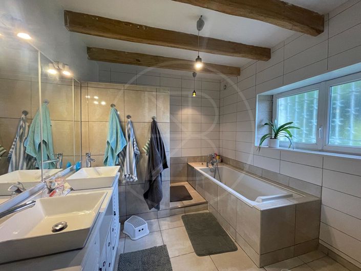 Image No.8-4 Bed House for sale