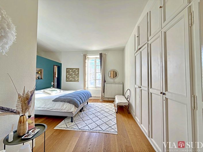 Image No.12-4 Bed Property for sale