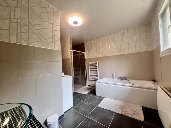 Image No.10-4 Bed House for sale