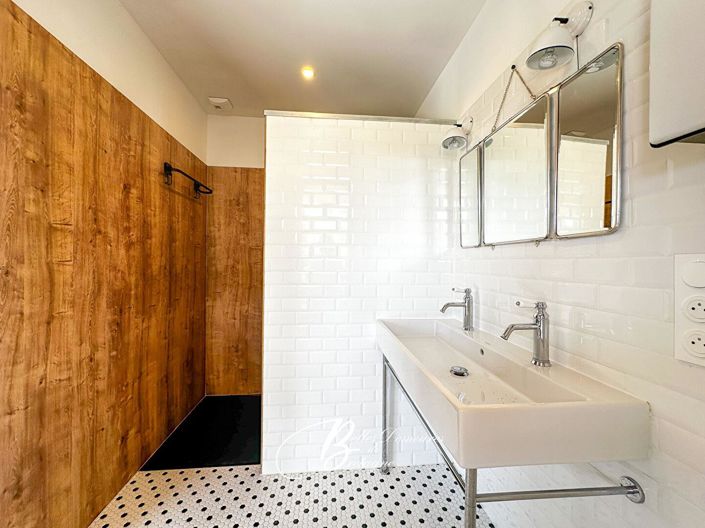 Image No.10-3 Bed House for sale